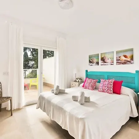 Villa Sleeps 14 With Pool Air Con And Wifi Nerja