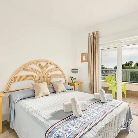 Sleeps 14 With Pool Air Con And Wifi Nerja