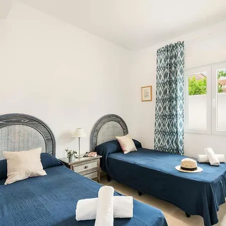 Villa Sleeps 14 With Pool Air Con And Wifi Nerja