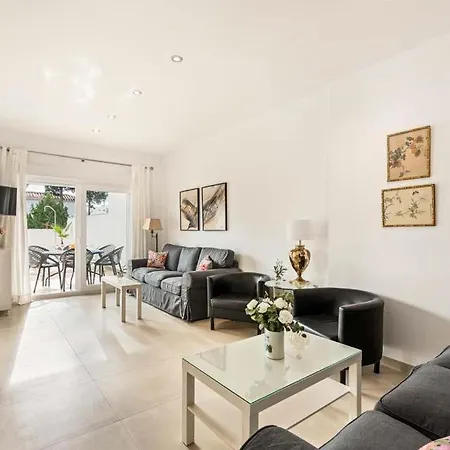 Villa Sleeps 14 With Pool Air Con And Wifi *