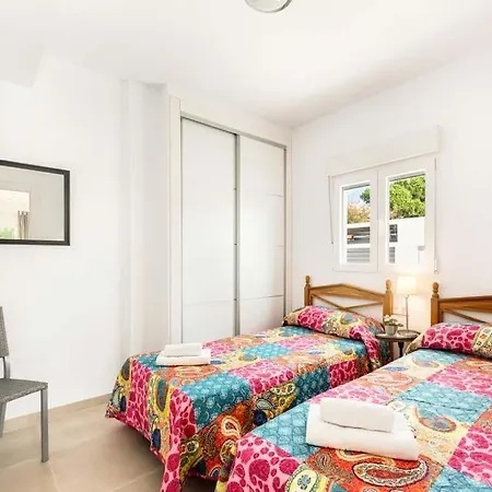 Sleeps 14 With Pool Air Con And Wifi Nerja